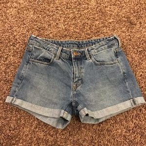 H&M medium washed denim shorts